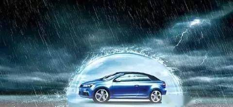 雷雨天行车安全指南 关闭门窗与放慢车速是关键